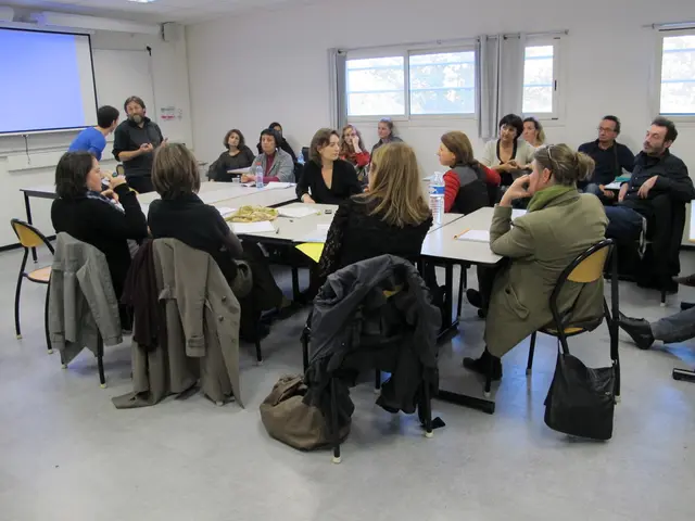 Observer Influence: The Reason We Modify Our Behavior When Surrounded by Others