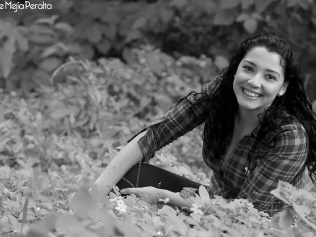 Enhancing one's mental health through a romanticized perspective on life